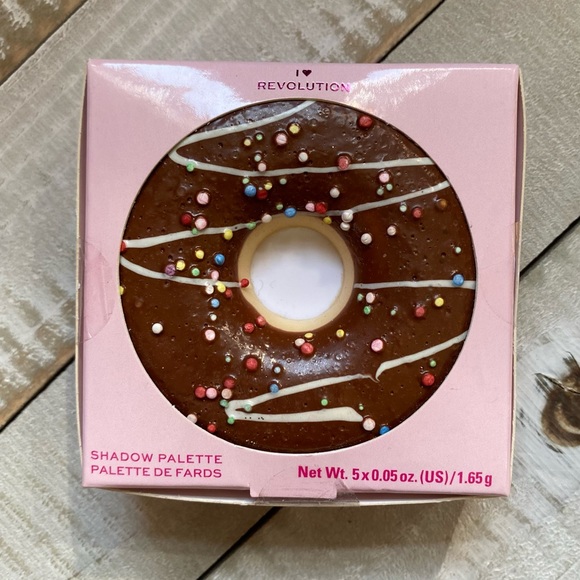 I Heart Revolution Makeup Bundle - Picture 11 of 14